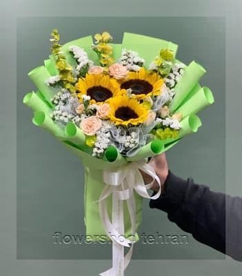 چیدمان هنری باکس گل و بادکنک برای دکور میز یا لابی