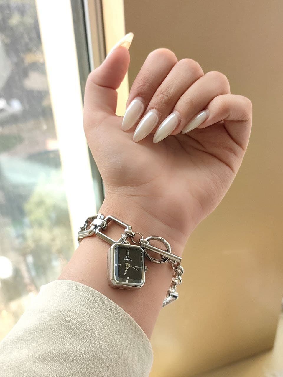 ساعت زنانه قفل تی مارک coral رنگ ثابت با طراحی شیک و زنجیر حلقه ای کیفیت عالی بند استیل دارای رنگبندی متنوع کد 1923634 — تصویر ۵