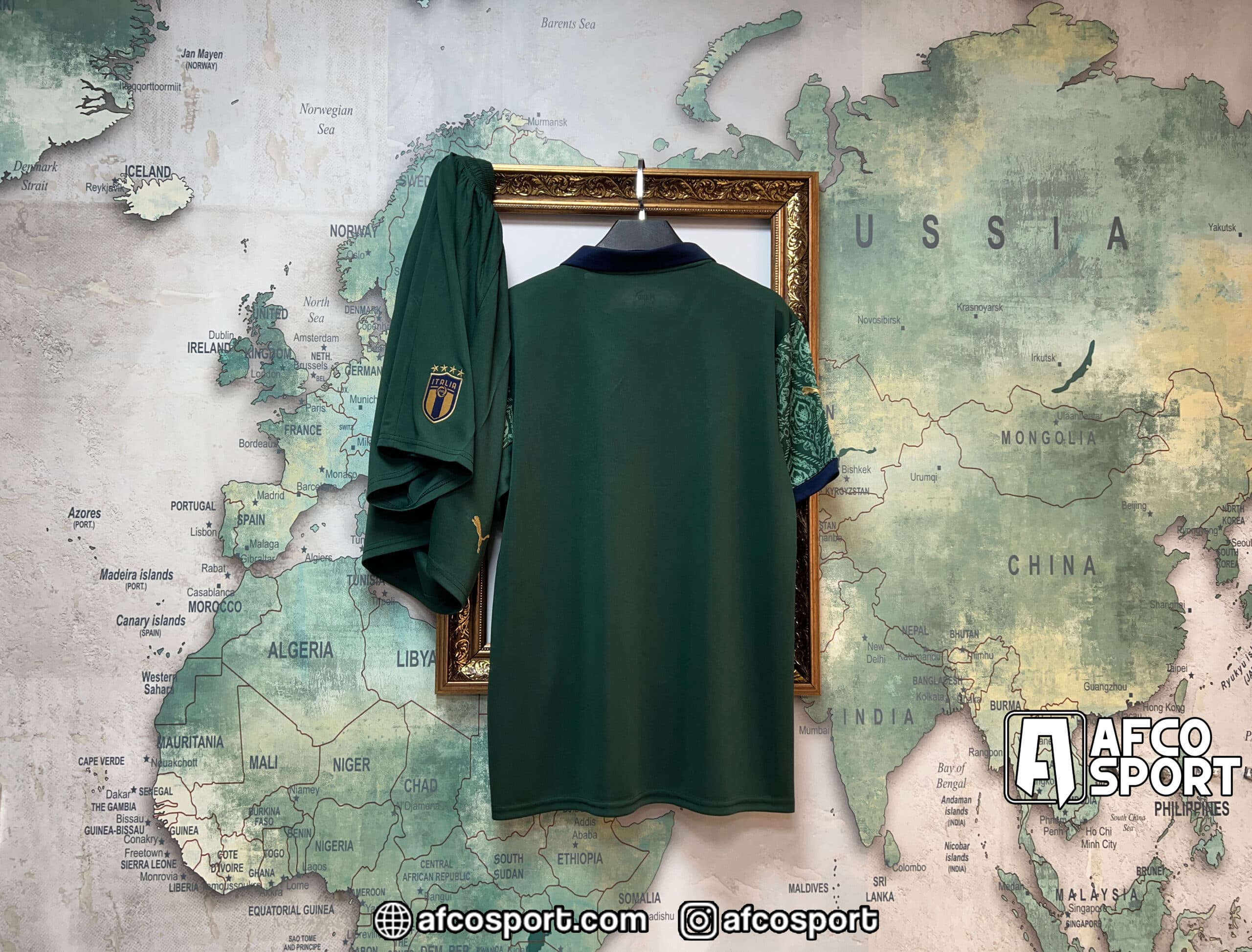 کیت تیم ملی فوتبال ایتالیا کانسپت رنسانس (پیراهن شورت) ورژن هواداری — تصویر ۳