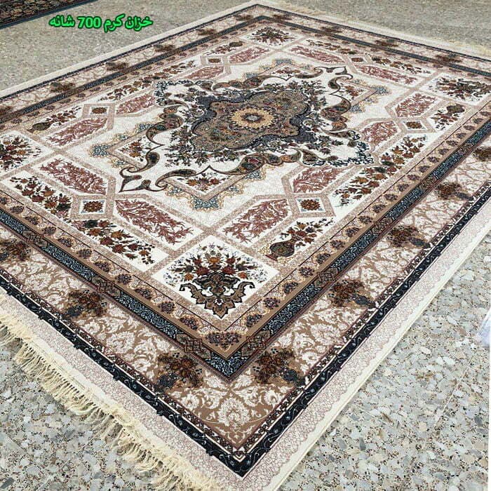 فرش کاشان طرح خزان ۷۰۰ شانه کرمی