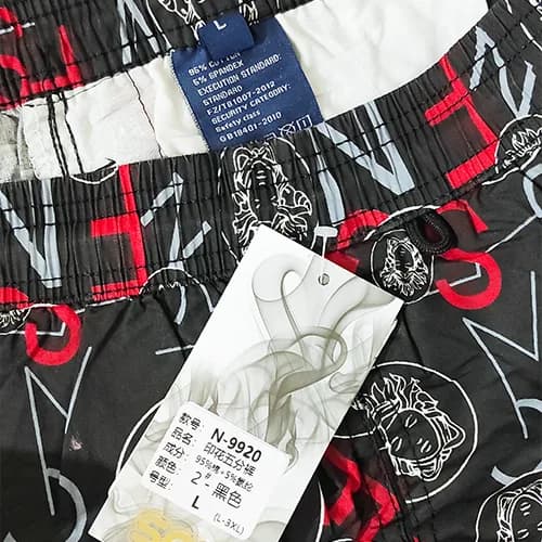 شلوارک راحتی مردانه کتان وارداتی طرح ورساچ Versace مشکی — تصویر ۶