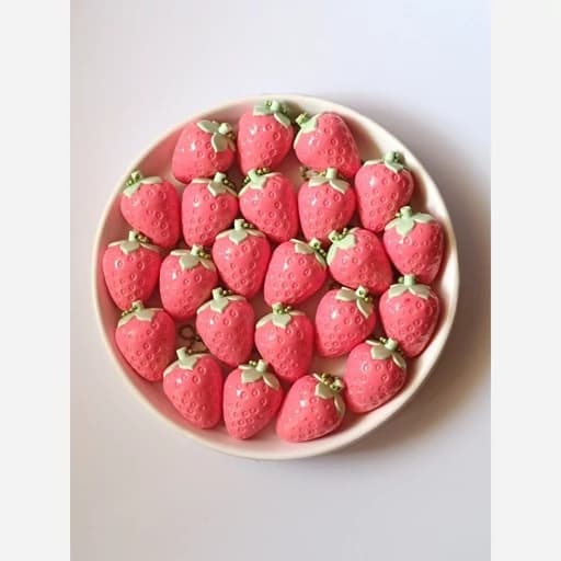 رژ لب توت فرنگی آویز دار کیوت فانتزی پینترستی بوی پاستیلی توت فرنگی دست کلید دار صورتی بالم قرمز آویز کیف جاسویچی — تصویر ۳