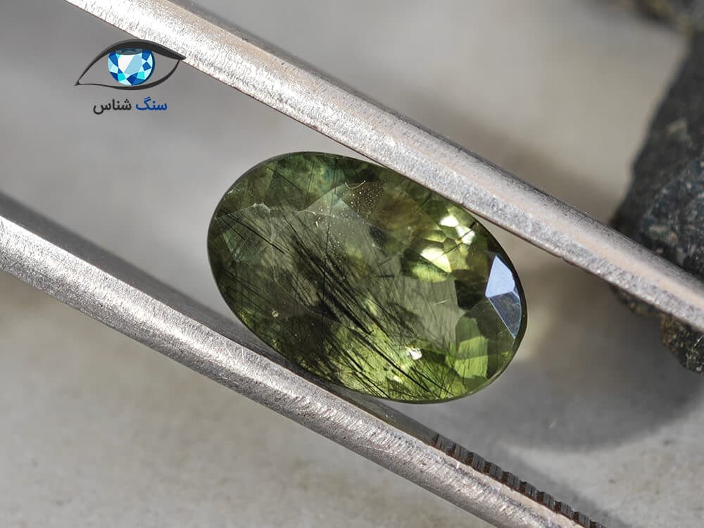 سنگ زبرجد سبز طبیعی 2.8 قیراط