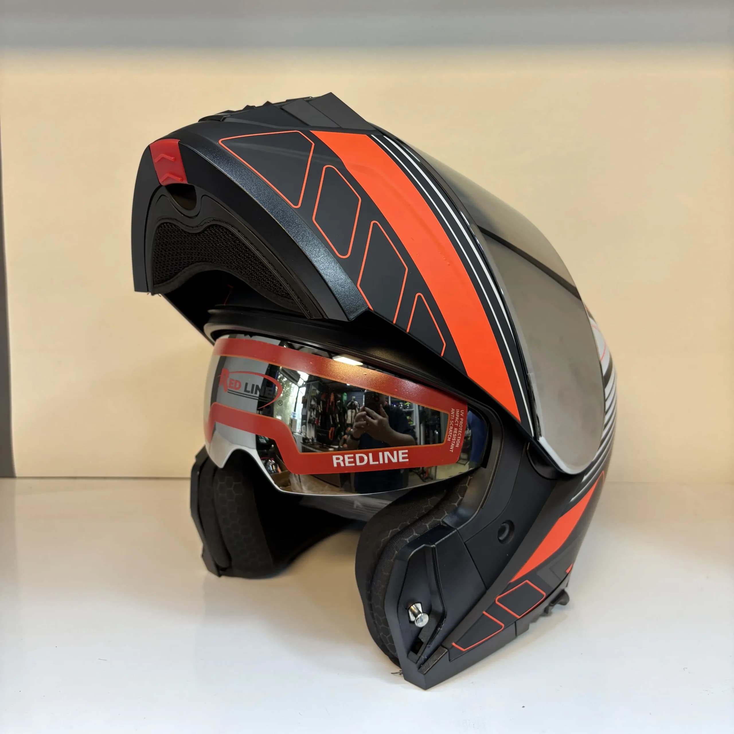 کلاه کاسکت فک متحرک Redline مدل 960 – مشکی قرمز سفید — تصویر ۳
