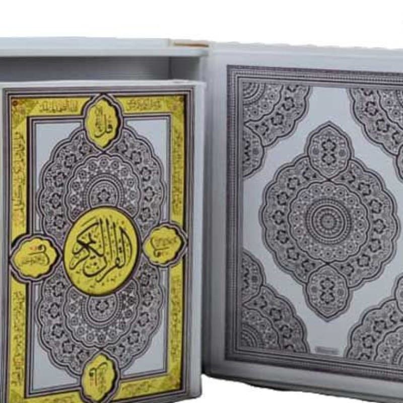 قرآن وزیری چرم سفید عروس جعبه دار پلاک رنگی نفیس — تصویر ۳