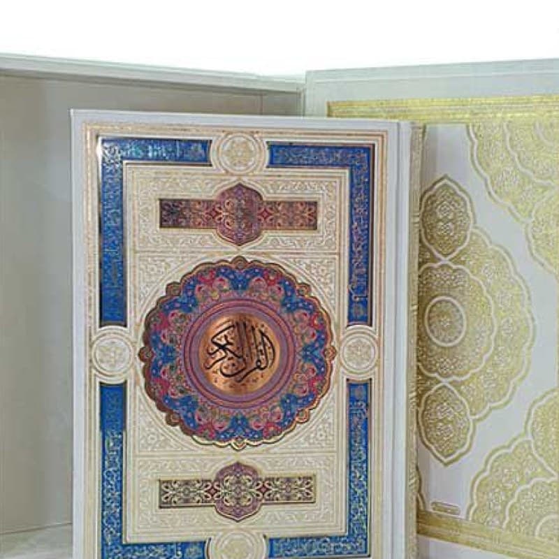 قرآن وزیری گالینگور سفید جعبه دار 4قل پلاک طلایی نفیس — تصویر ۲