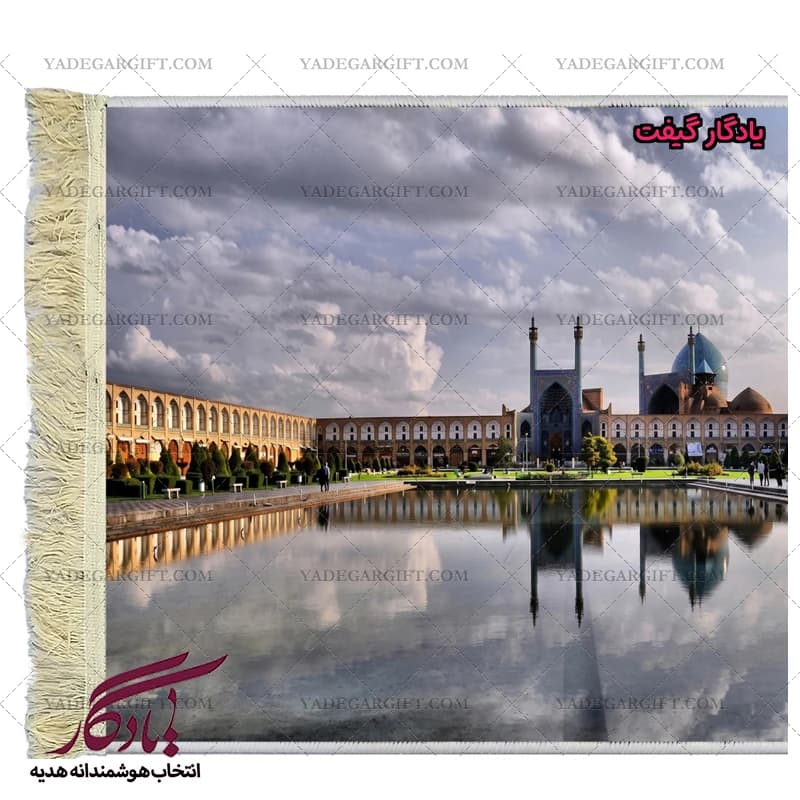 تابلو فرش ماشینی طرح میدان نقش جهان اصفهان کد am31 — تصویر ۳