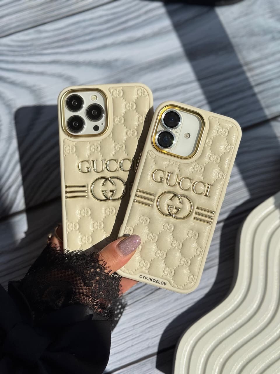 قاب آیفون Gucci چرمی — تصویر ۳