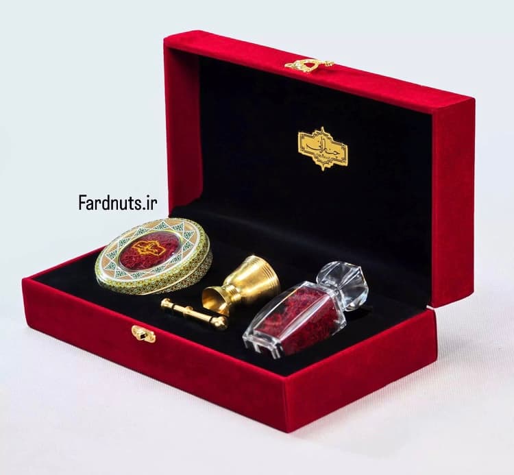 زعفران سوپر نگین 3 گرمی و زعفران آذین 3 گرمی با جعبه کادویی مخمل و هاون