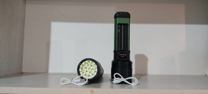 چراغ قوه خورشیدی شارژی مدل w5121b پر قدرت — تصویر ۵