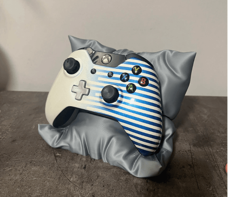 پایه نگهدارنده دسته بازی Xbox طرح بالش — تصویر ۳