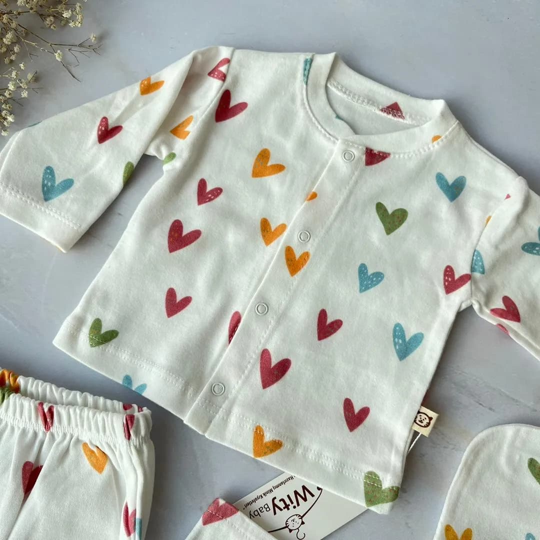 ست لباس نوزادی ۵ تکه ترک مدل قلب ست بیمارستانی نوزاد Wity Baby — تصویر ۴