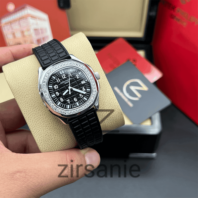 ساعت مچی زنانه پتک فیلیپ آکوانات دورنگین Patek Philippe Aquanaut Diamonds Silver Black — تصویر ۵