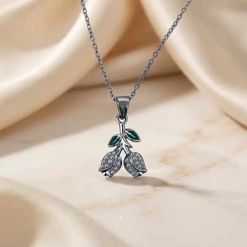 گردنبند زنانه طرح غنچه گل استیل نقره‌ای