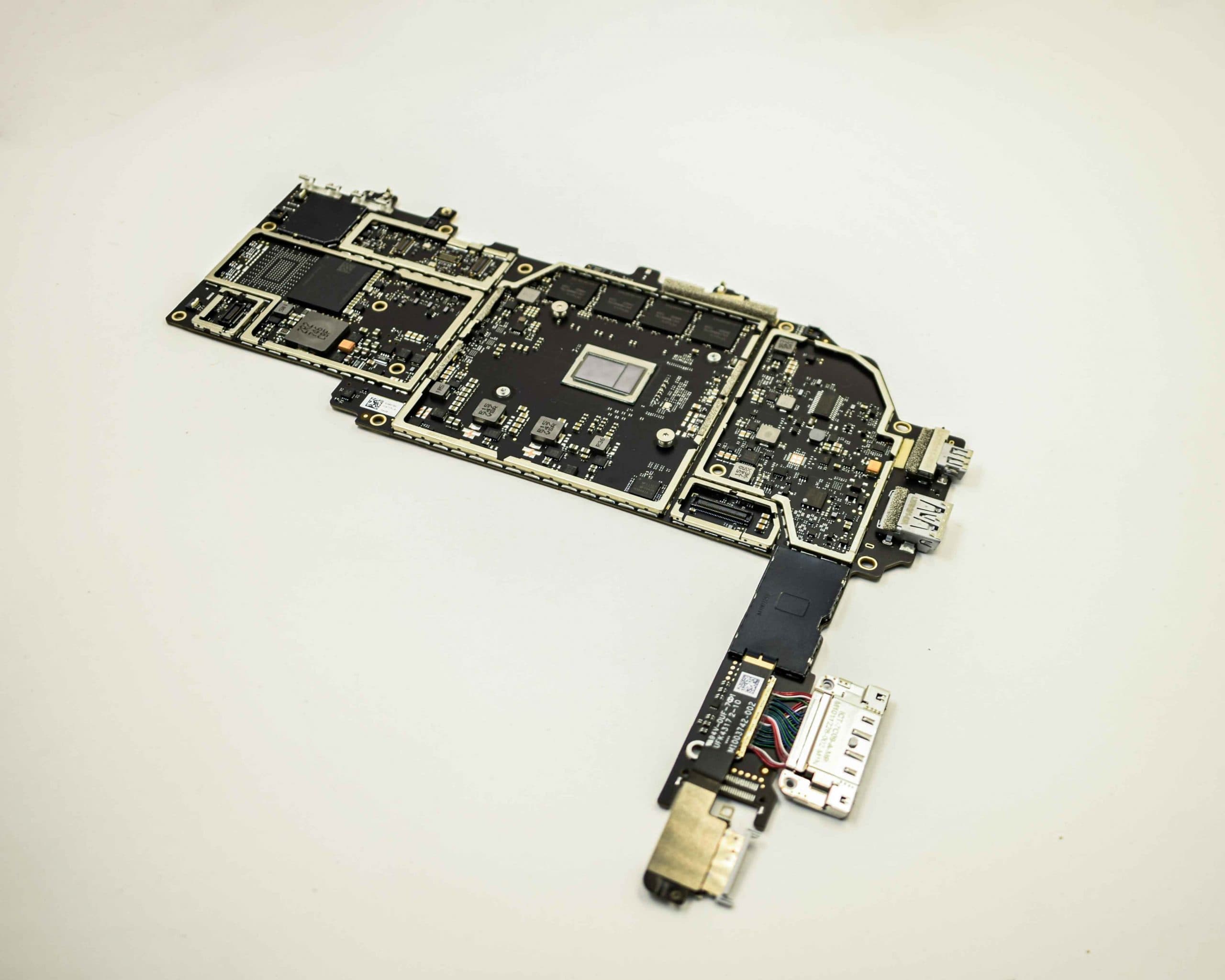 مادربرد سرفیس پرو ۵ مدل Core i5 رم ۱۶-۲۵۶ گیگابایت — تصویر ۳