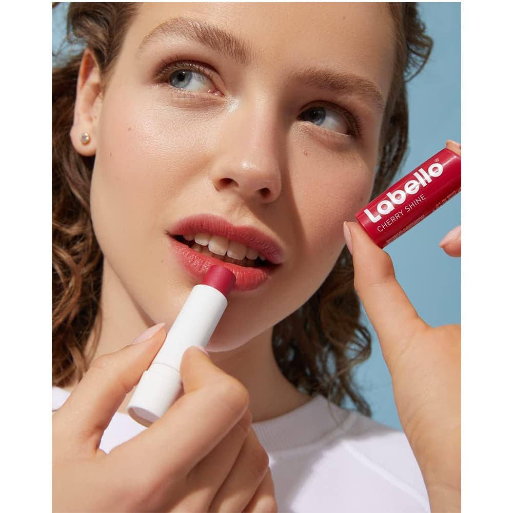 بالم لب گیلاس قرمز لابلو Labello Cherry Shin حجم 4.8 گرم — تصویر ۳