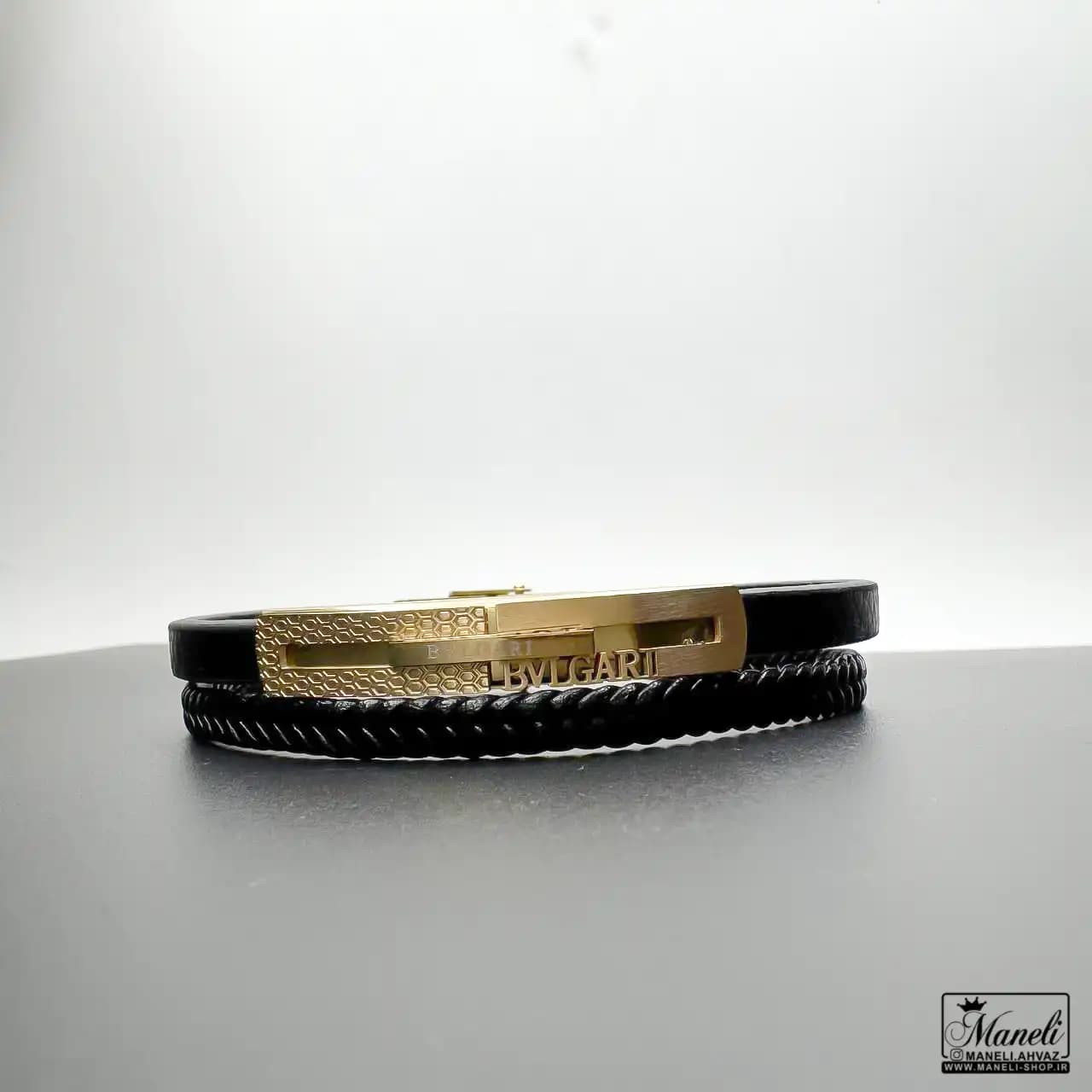 دستبند مردانه چرم دوردیفه با پلاک طلایی bvlgari — تصویر ۳