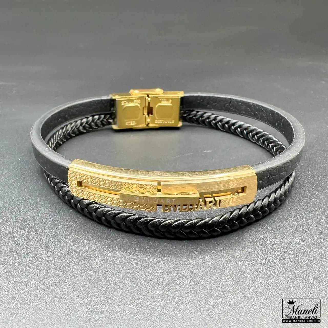 دستبند مردانه چرم دوردیفه با پلاک طلایی bvlgari — تصویر ۲