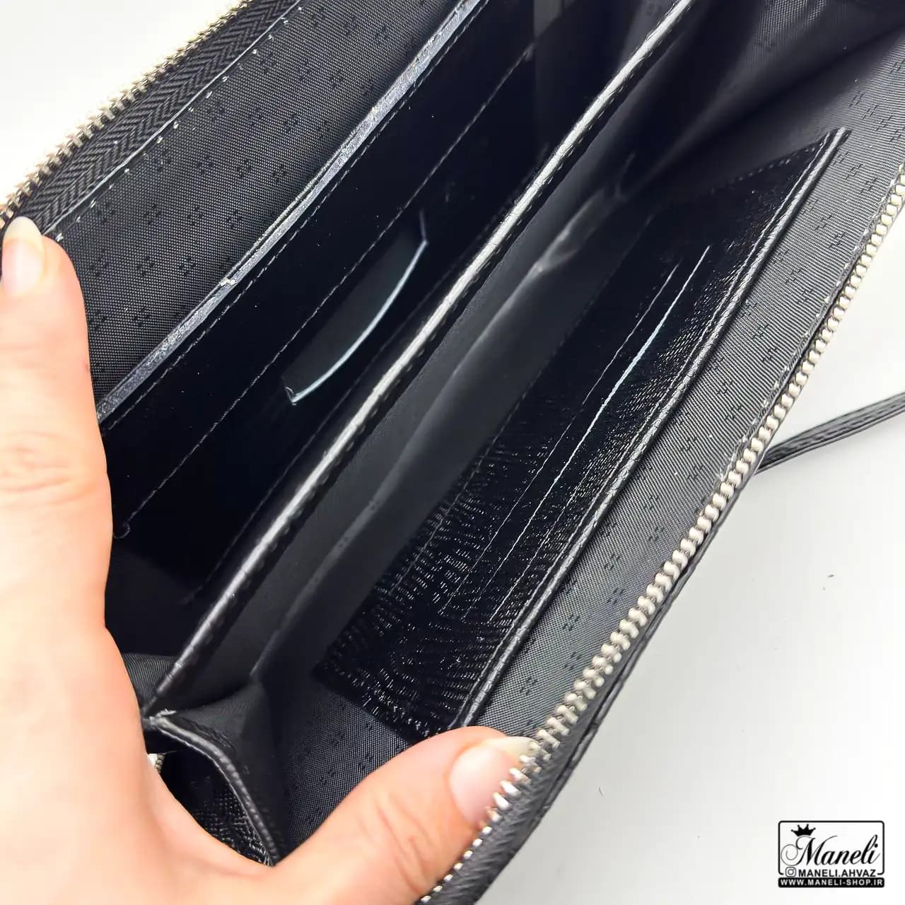 کیف دستی و دوشی چرم طبیعی مشکی کروکودیلی — تصویر ۴