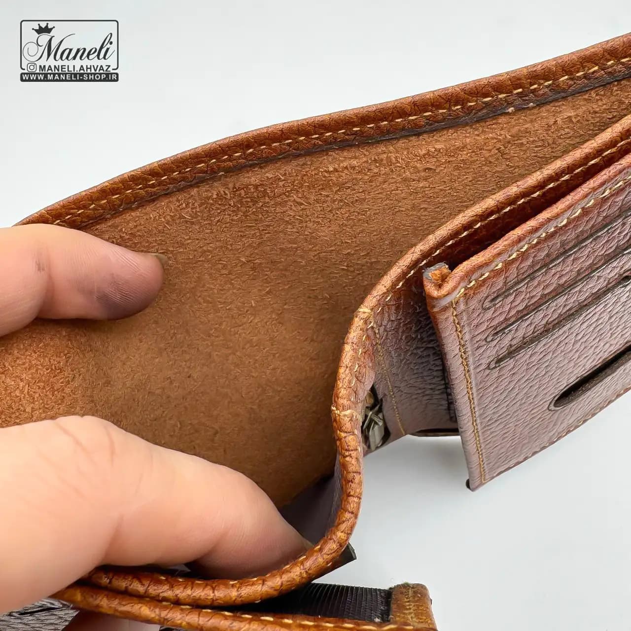 ست هدیه ای کیف کوتاه و جاسوئیچی چرم طبیعی قهوه ای و عسلی — تصویر ۲