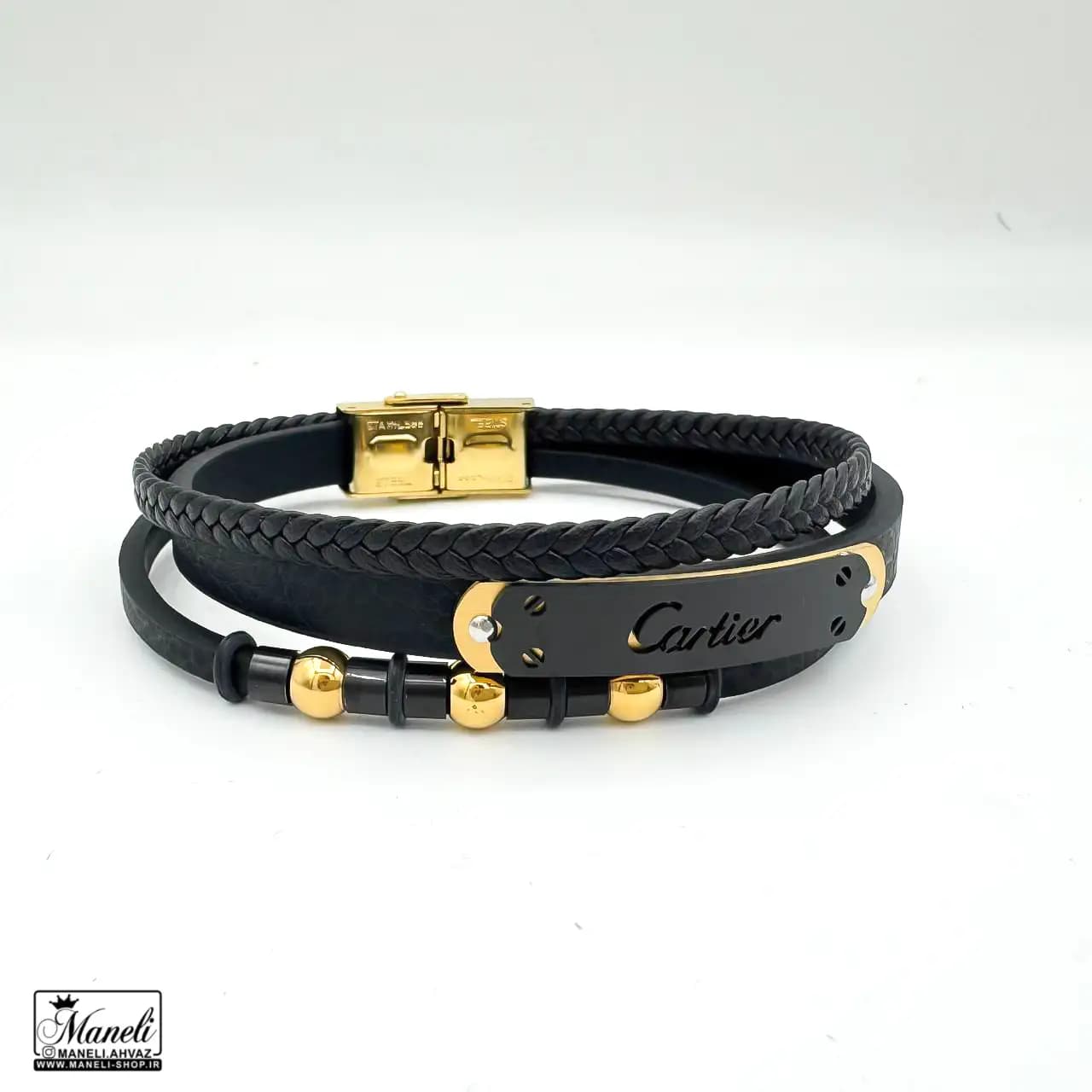 دستبند مردانه چرم سه ردیفه با پلاک cartier طلایی مشکی — تصویر ۳