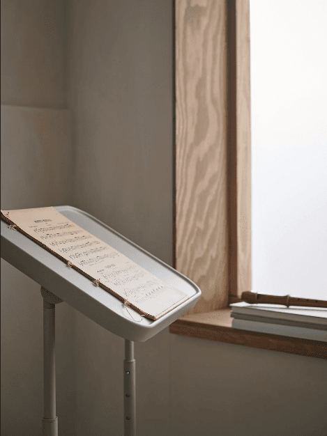 میز لپ تاپ ایکیا بژ مدل BJORKASEN — تصویر ۷