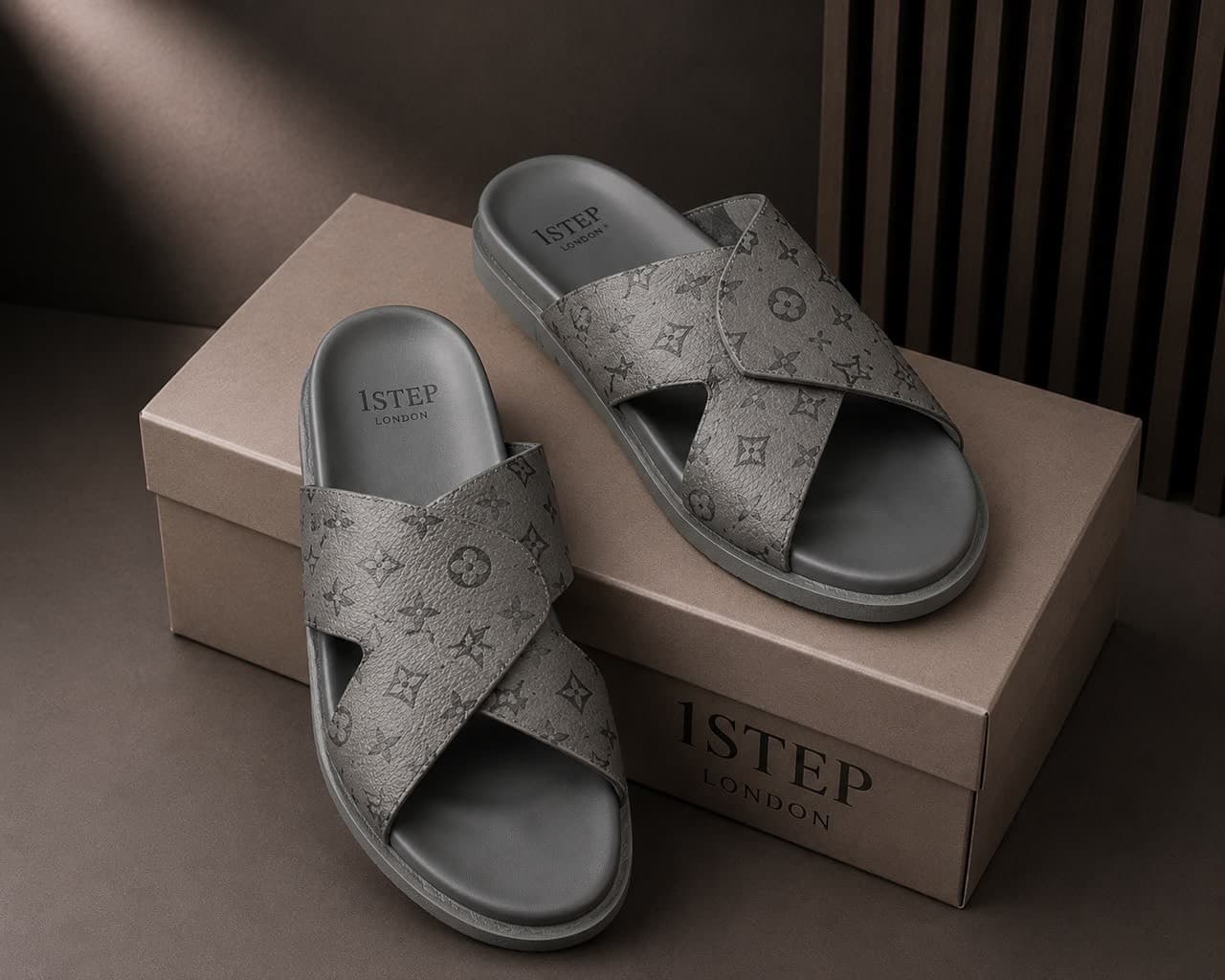 صندل louis vuitton خاکستری — تصویر ۲