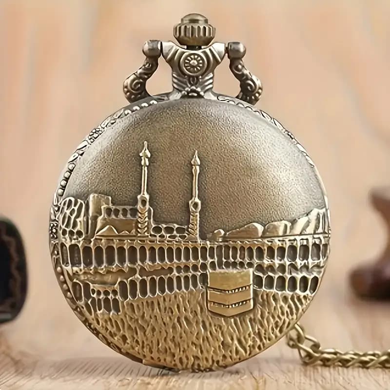 ساعت جیبی/آویز برنزی طرح قلعه مربعی حکاکی شده کوارتز — تصویر ۲