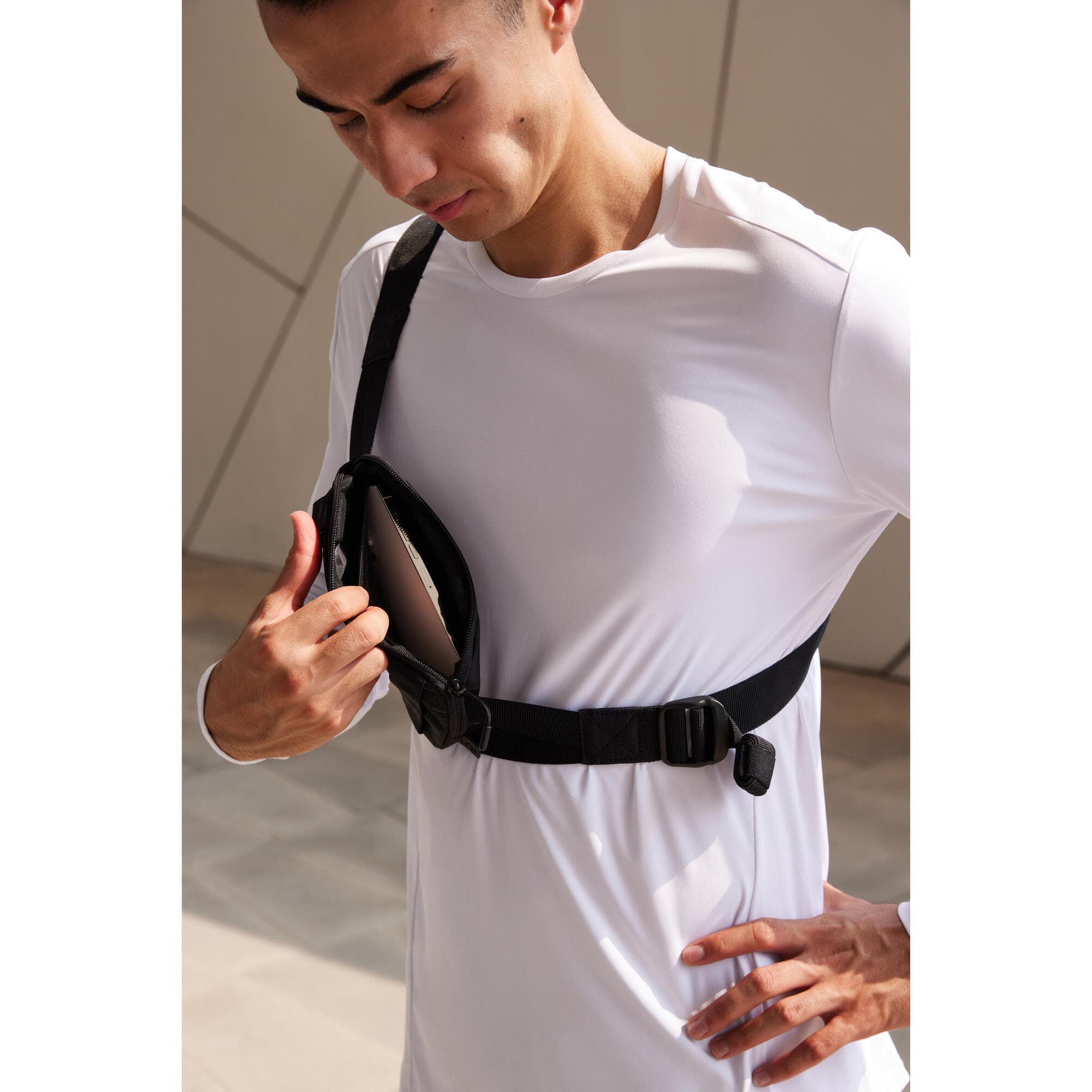 کیف کمری و رانینگ کلنجی / Kalenji – مدل RUNNING BAG — تصویر ۴