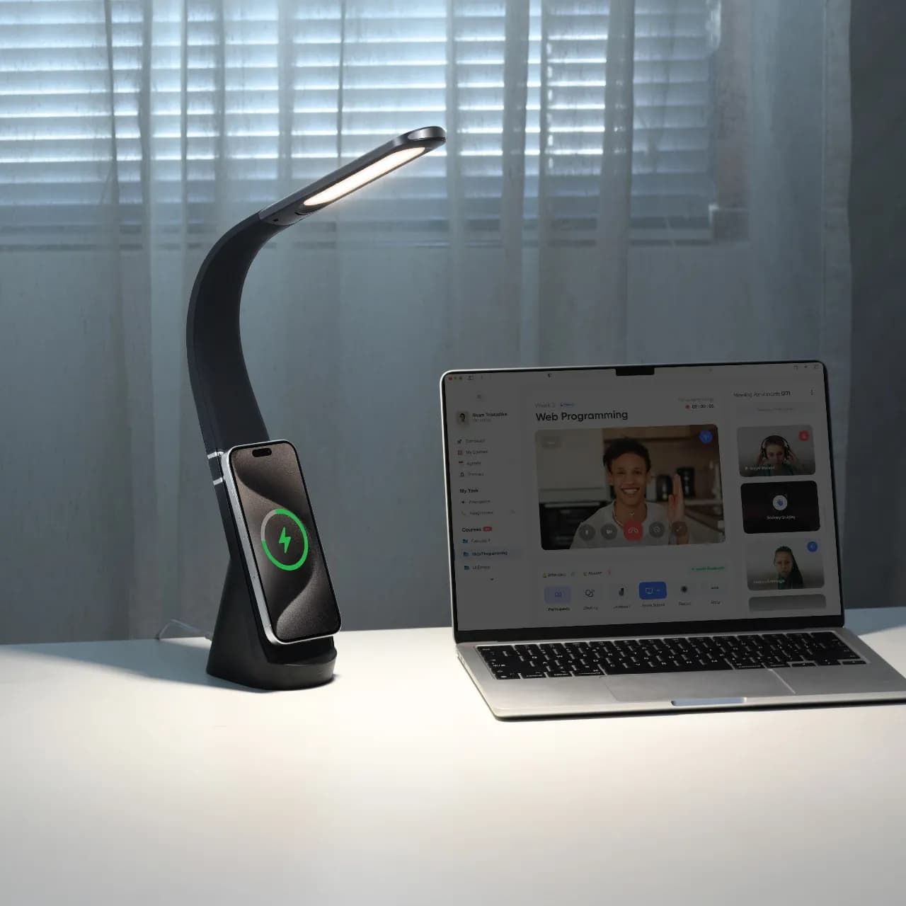 چراغ مطالعه رومیزی مگنتی گرین لاین مدل MAG LED Gooseneck with Wireless Charger — تصویر ۴