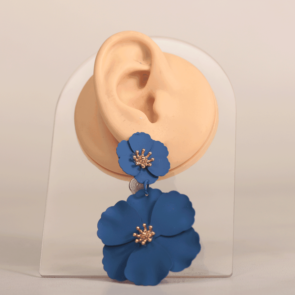 گوشواره آویز گل فلورا آبی کد FLORA-701-BL — تصویر ۳