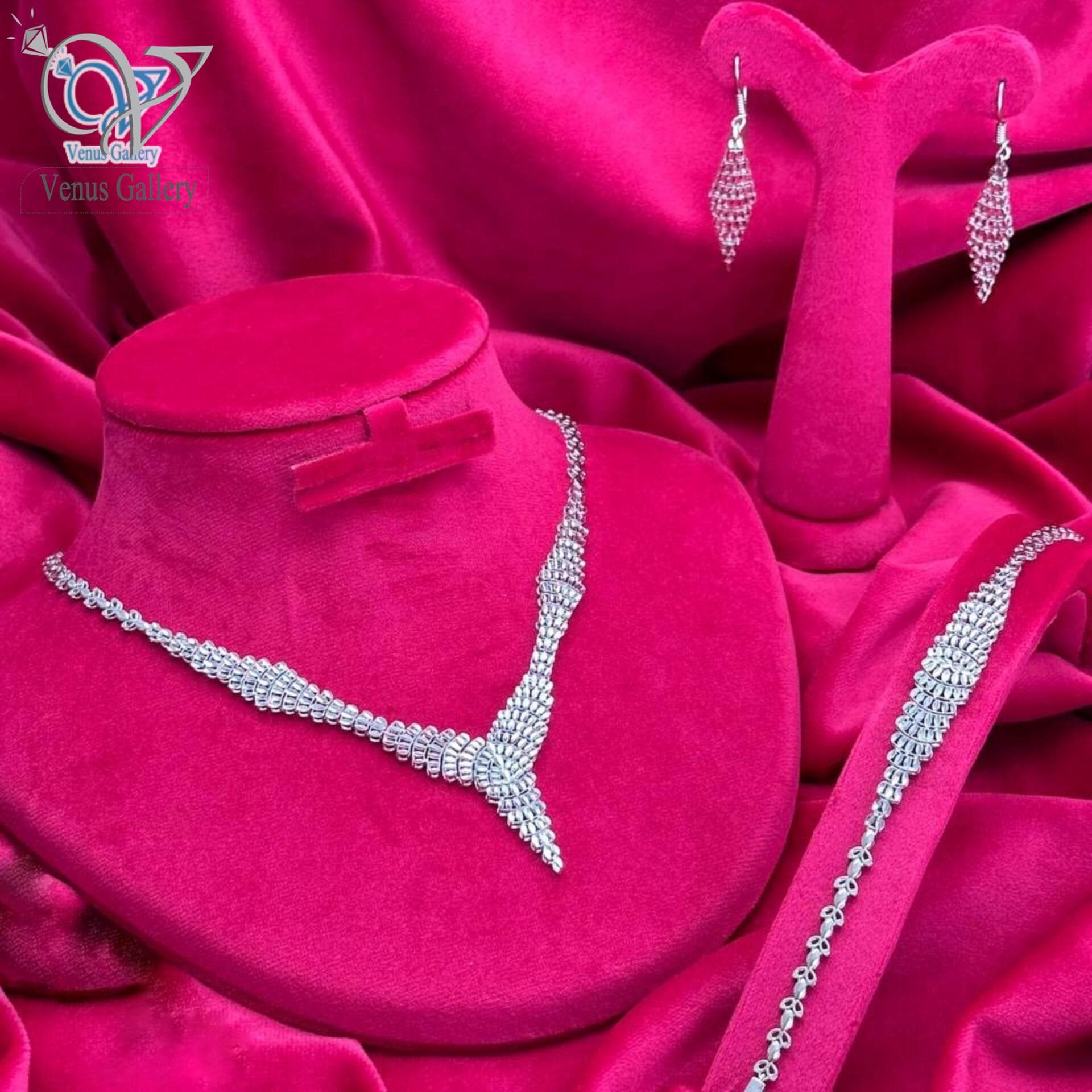 سرویس نقره تمام تراش عروس طرح طلا سفید کد 5747