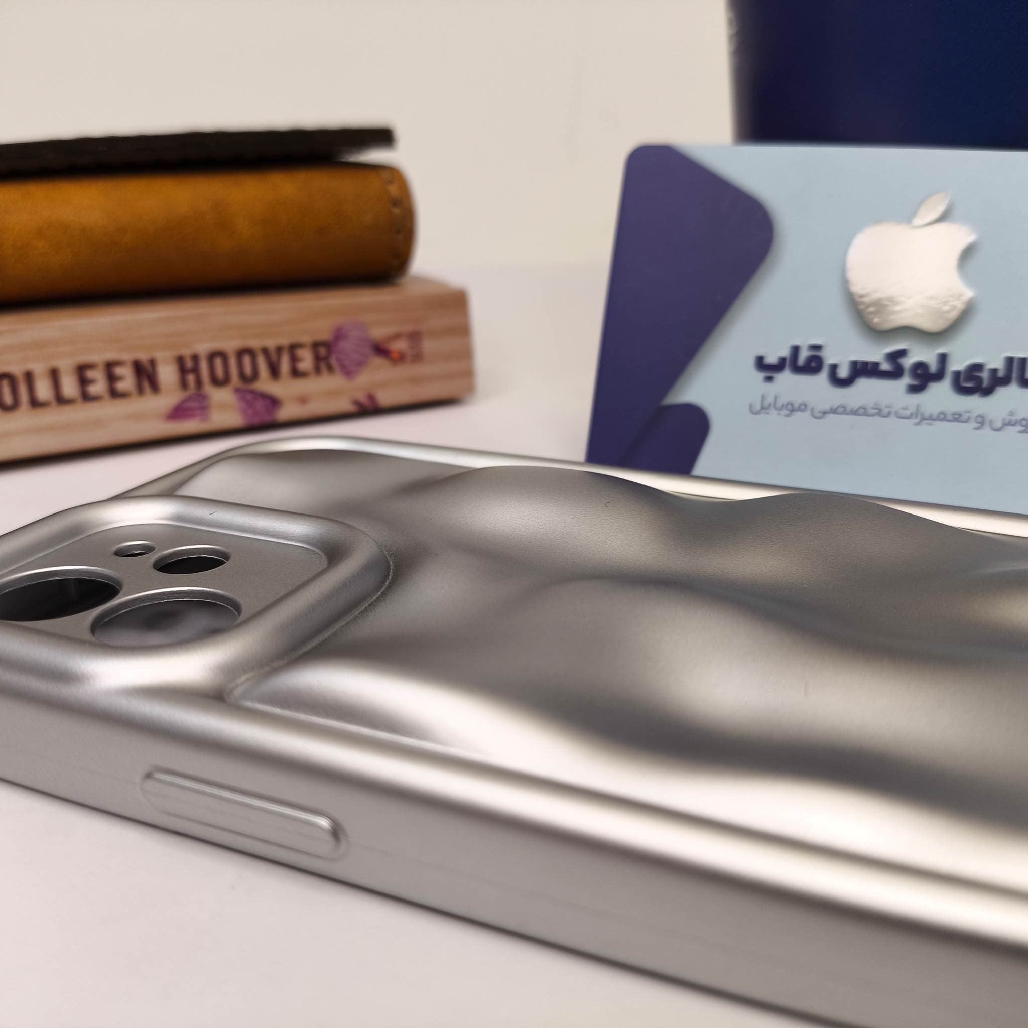 کاور نقره ای موج دار آیفون — تصویر ۲