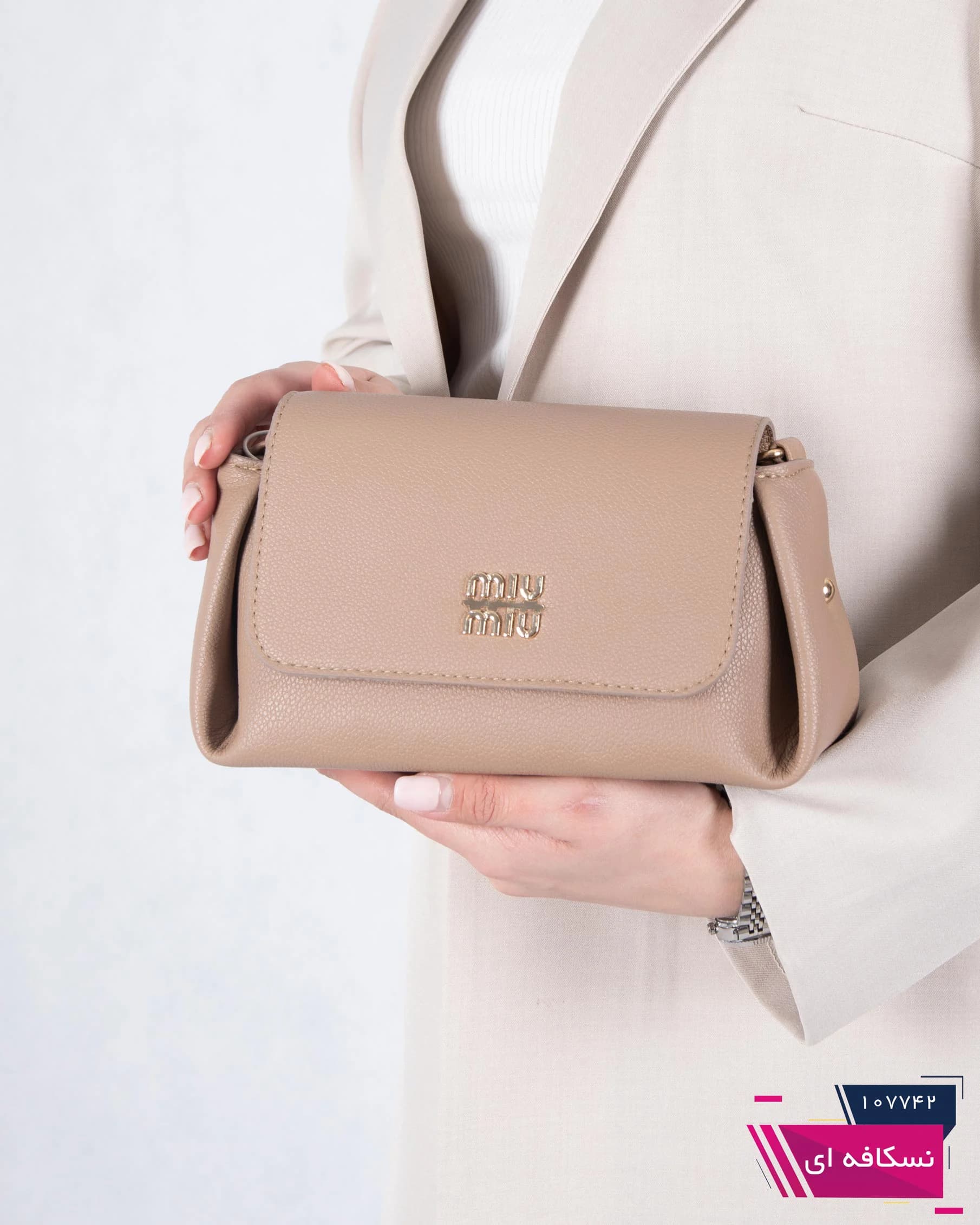 کیف پاسپورتی MIU MIU 971 — تصویر ۳