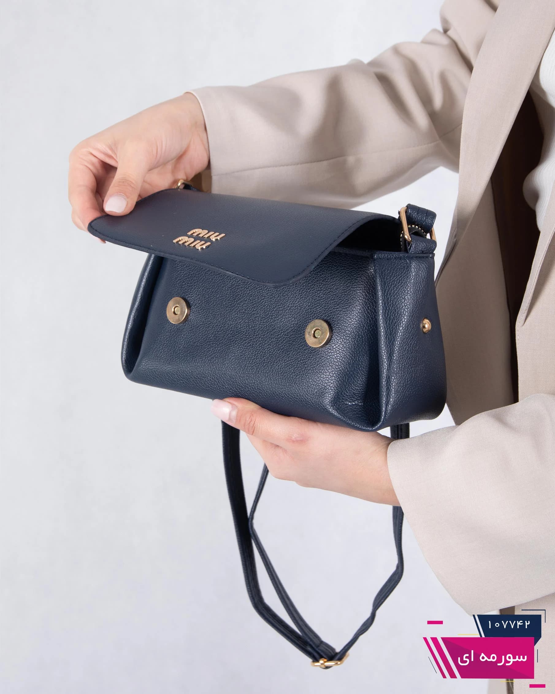 کیف پاسپورتی MIU MIU 971 — تصویر ۴