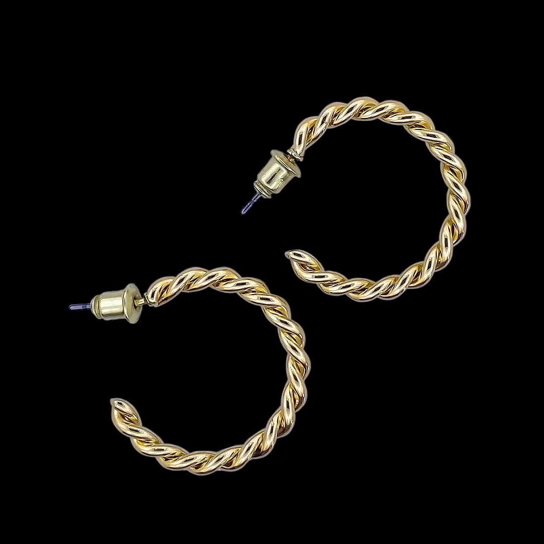 گوشواره میخی نیمحلقه طرح طنابی (Rope Twisted Half-Hoop Studs) — تصویر ۳