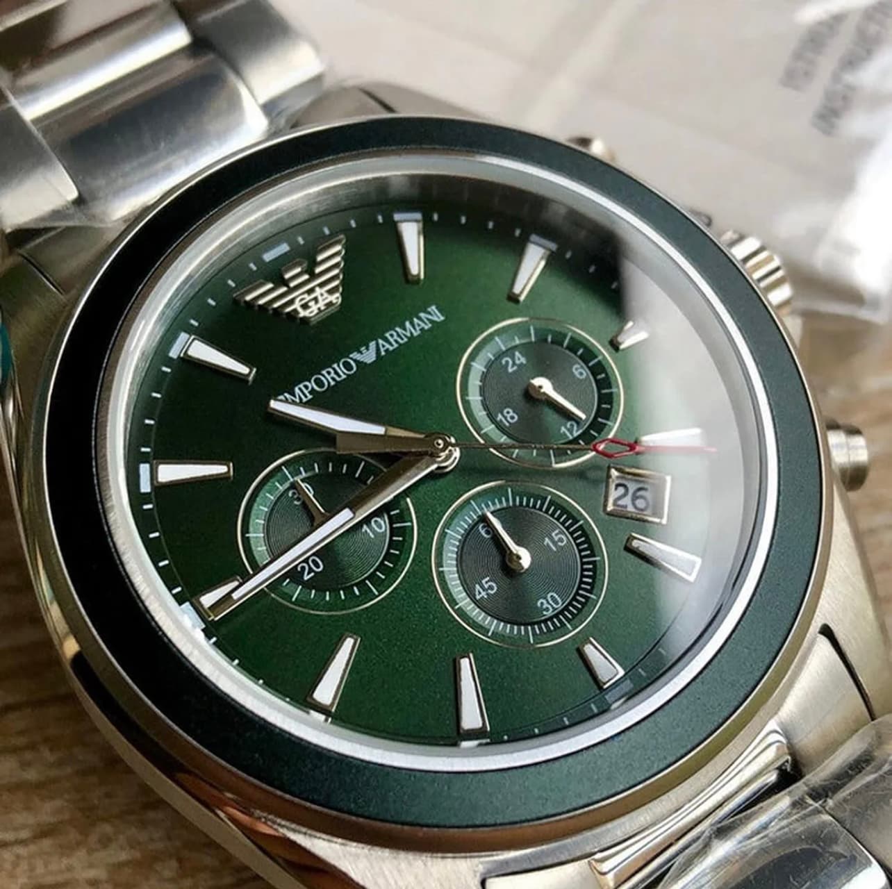 ساعت مچی مردانه کرنوگراف با صفحه سبز و بند استیل نقره‌ای Emporio Armani مدل AR6090 — تصویر ۴