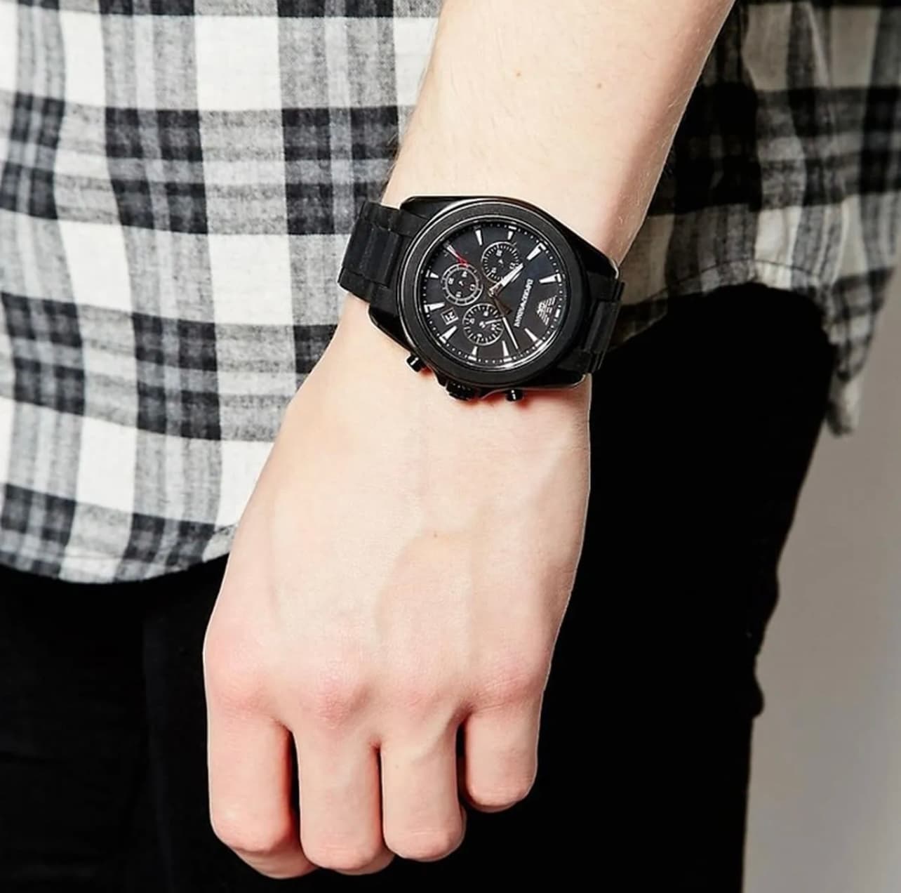 ساعت مچی مردانه کرنوگراف با صفحه مشکی و بند سیلیکونی مشکی Emporio Armani مدل AR6092 — تصویر ۵