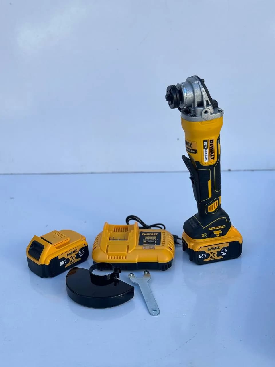 مینی فرز شارژی دیوالت مدل DCD791D2 — تصویر ۲
