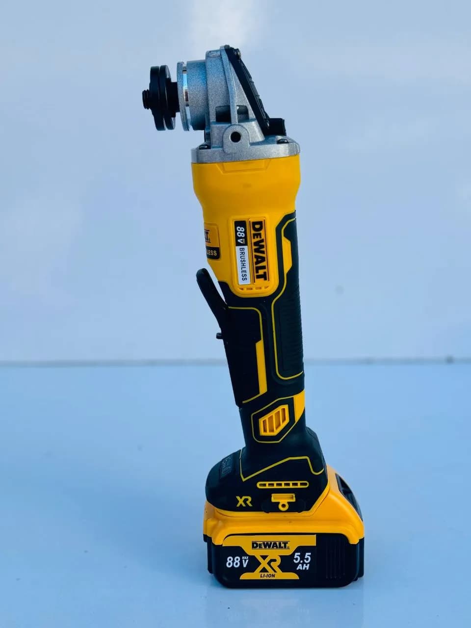 مینی فرز شارژی دیوالت مدل DCD791D2 — تصویر ۳