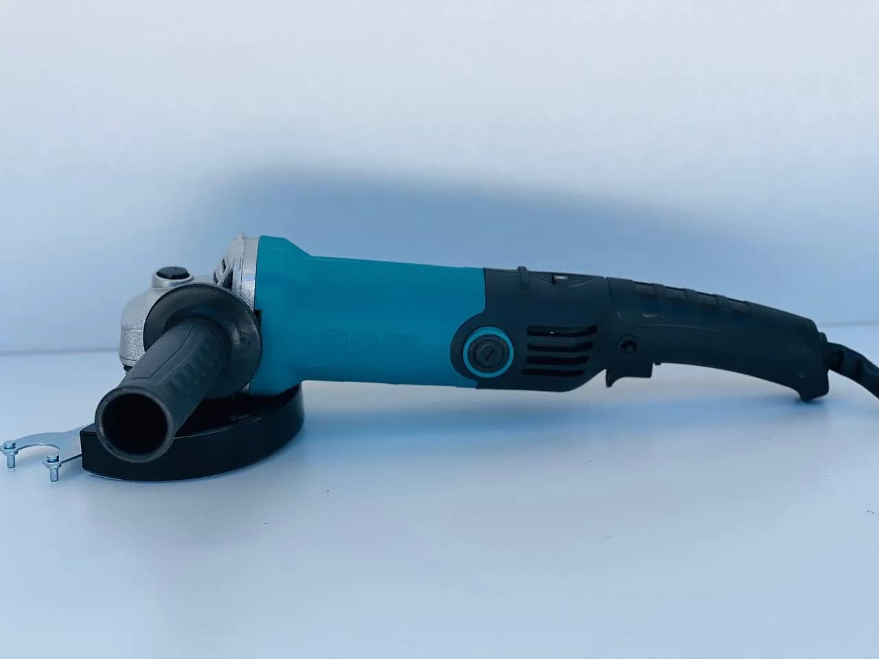 فرز وسط دسته بلند دیمردار ماکیتا مدل SU-6030 — تصویر ۲