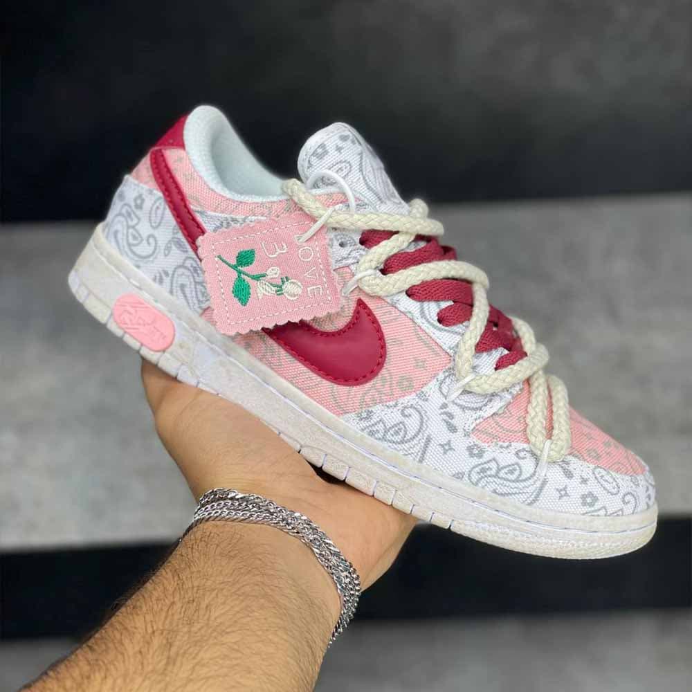 نایک اس بی دانک لو سفید صورتی زرشکی Nike SB Dunk Low White Pink Crimson