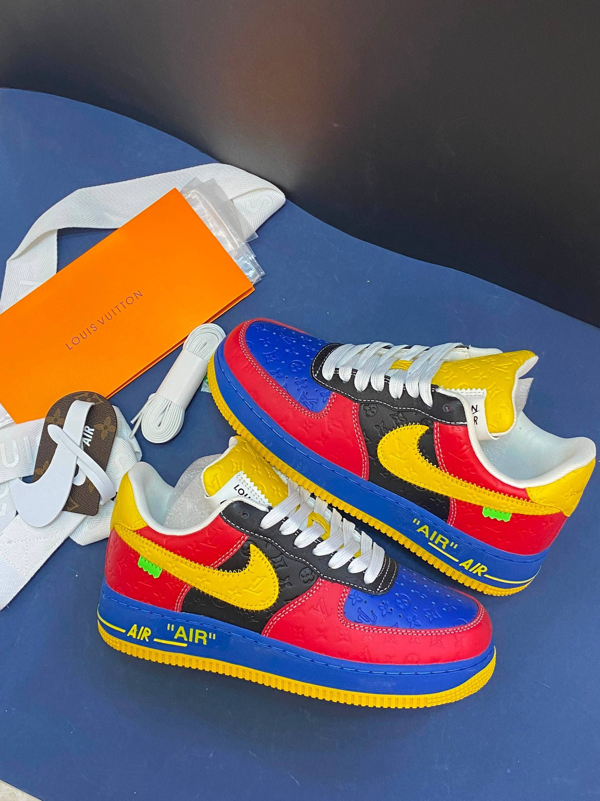 کفش کتونی زنانه و مردانه نایک ایر فورس وان (کیفیت مستر) Louis Vuitton x Nike Air Force 1 Red/Yellow