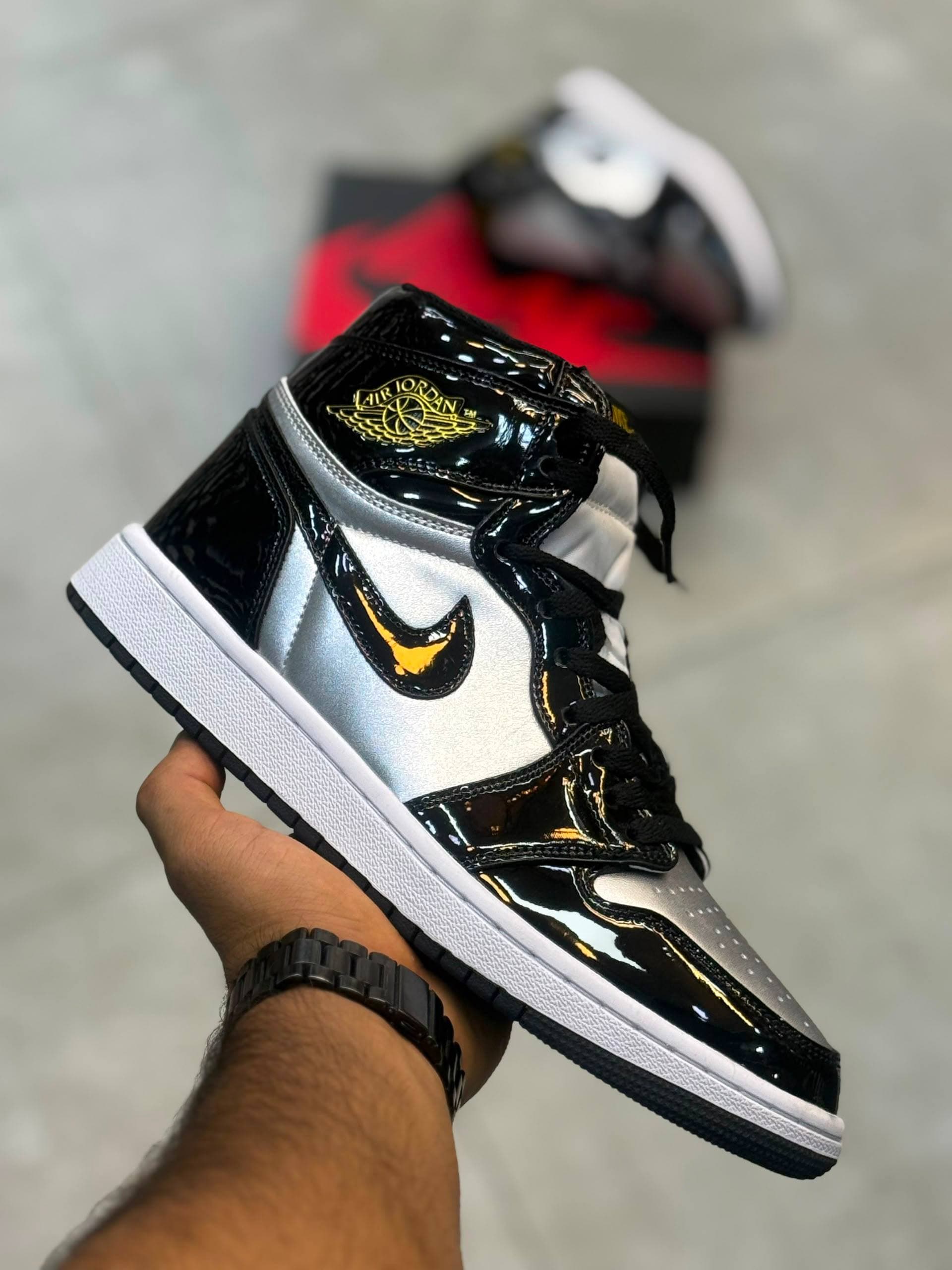 کفش کتونی مردانه نایک جردن 1 Nike Air Jordan 1 Mid Black Metallic Silver Sail Metallic Gold