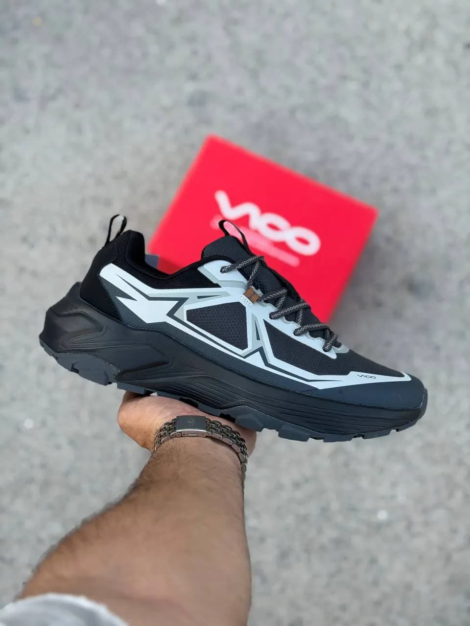کفش کتونی مردانه ضد آب پیاده‌روی ویکو مشکی سفید Vico R1019