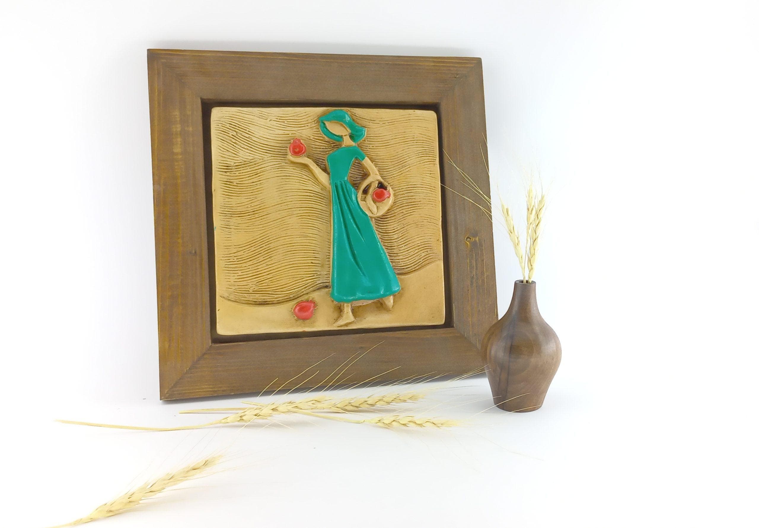 تابلو چوبی 30 *30 طرح دختر و انار