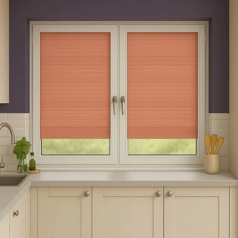 پرده پلیسه گلبهی شاین دار پشت پنجره — تصویر ۲