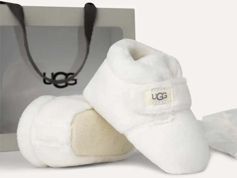 ست پاپوش نوزادی آگ UGG Bixbee استرالیا همراه دستمال آرامش بخش — تصویر ۳