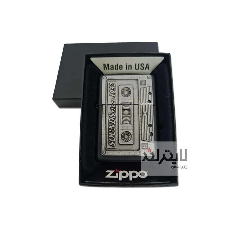 فندک زیپو مدل Tape Emblem کد 2005159 — تصویر ۳