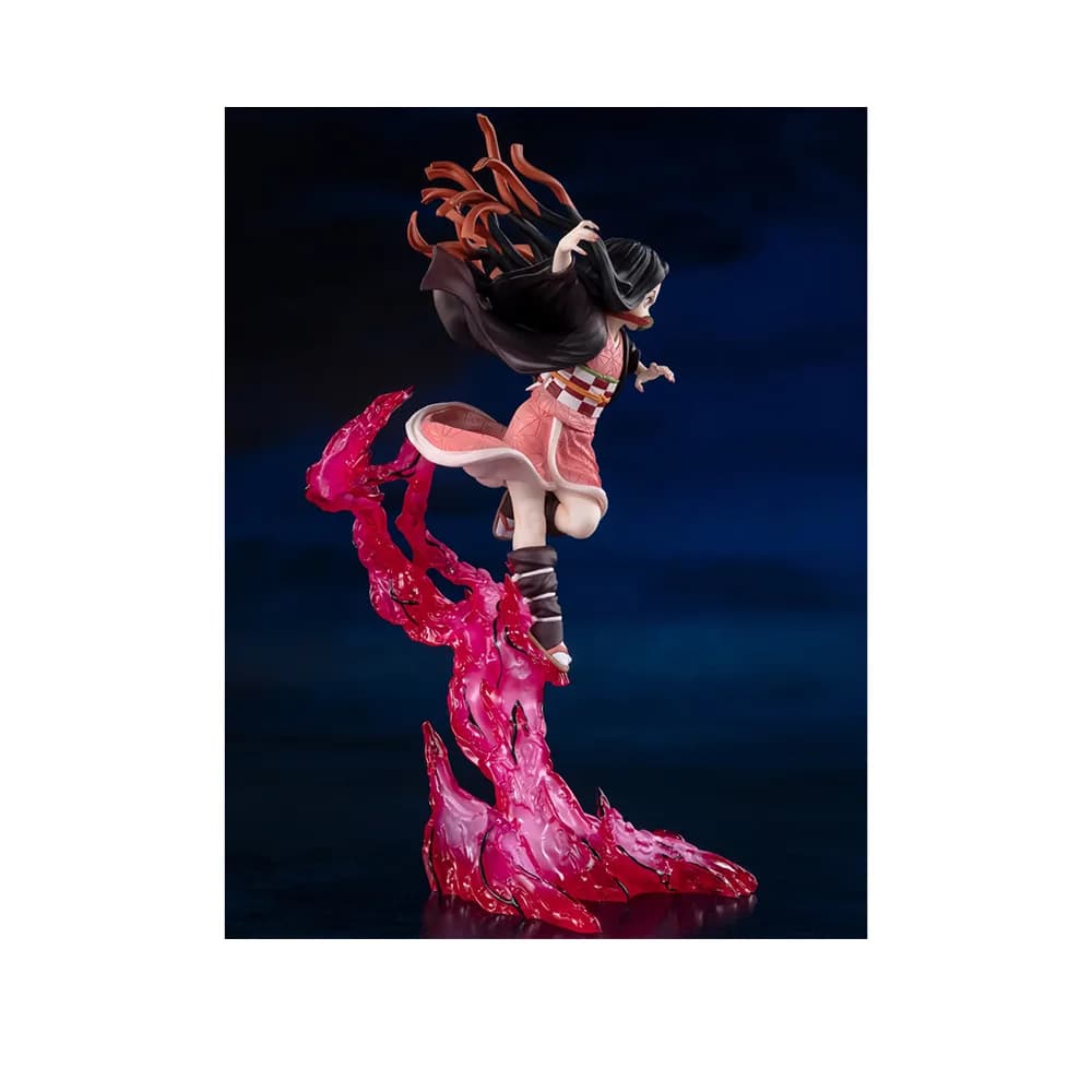 فیگور Nezuko Kamado از انیمه Demon Slayer در حال اجرای هنر خون شیطانی ساخت شرکت Bandai Tamashii — تصویر ۴